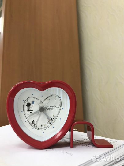 Часы настольные Momento красный куб