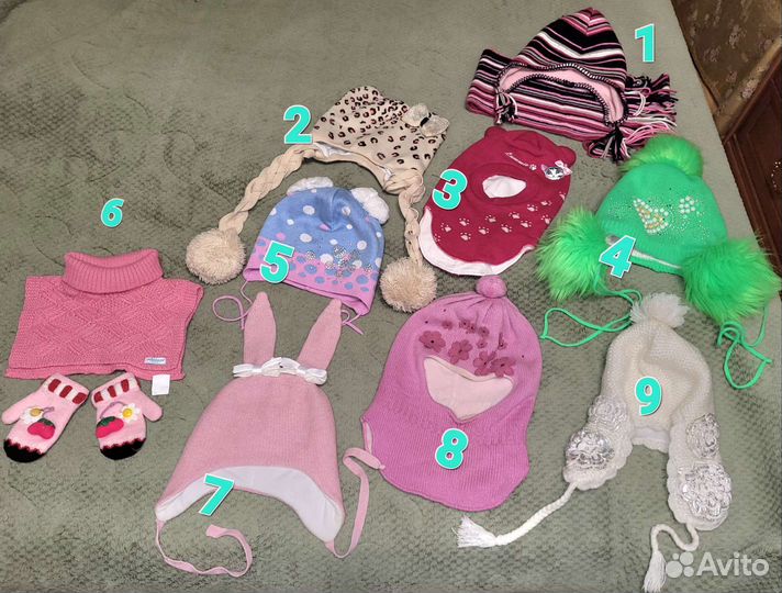 Шапки, манишка, варежки