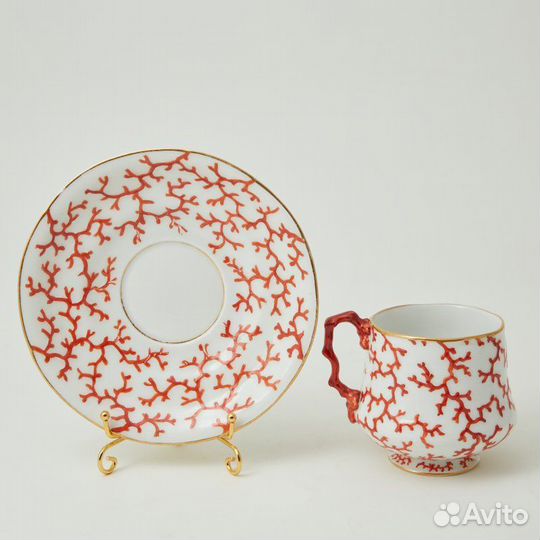 Чашка с блюдцем с коралловым декором
