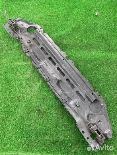 Планка под капот Bmw 5 E60/E61 2006