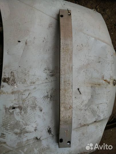 Усилитель бампера Toyota Prius 11-10