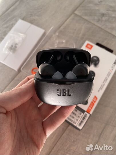 Беспроводные наушники JBL Tune 215TWS