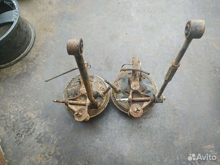 Кулак задний Kia Spectra