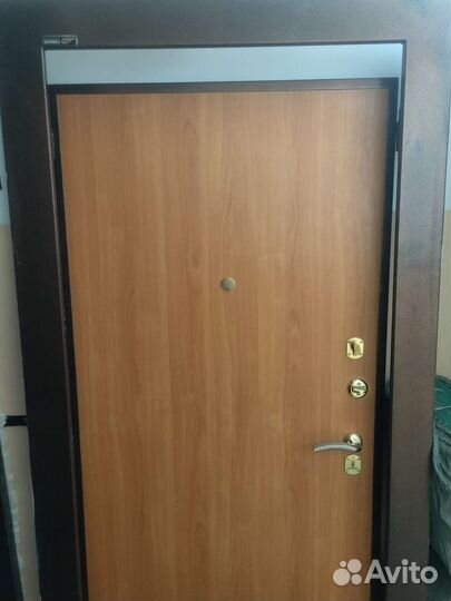 Дверь входная металлическая от застройщика