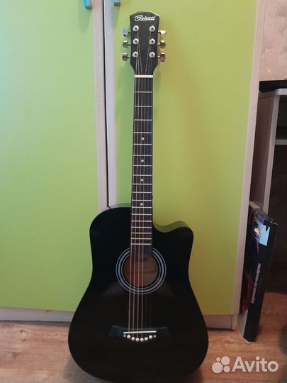 Акустическая гитара