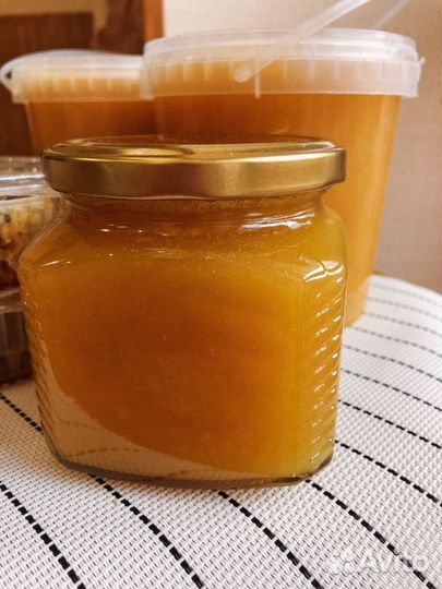 Натуральный мёд и соты