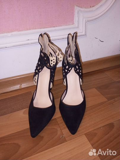 Женские босоножки