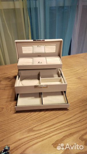 Шкатулка для украшений