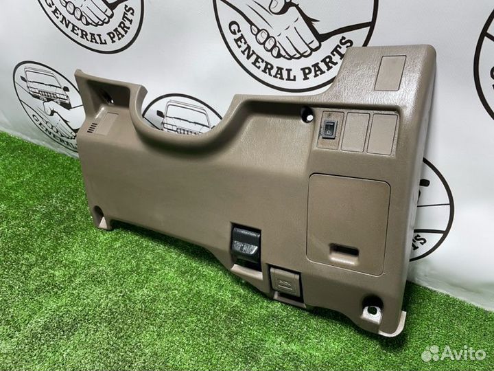 Консоль под рулевой колонкой Toyota Hilux Surf