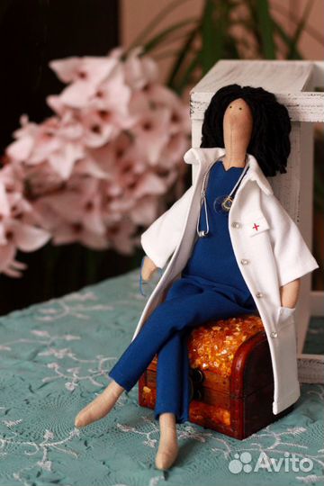Подарок врачу - кукла тильда