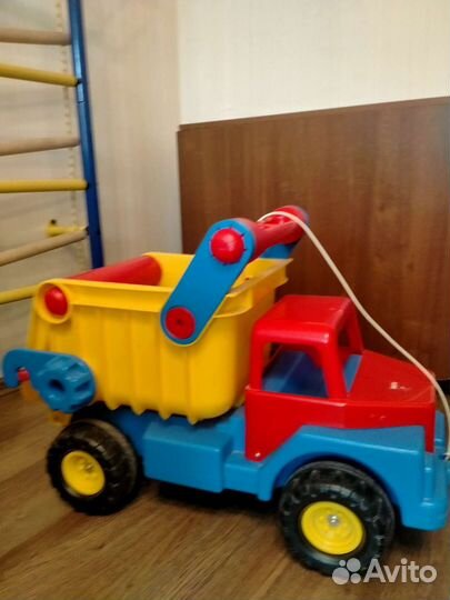 Игрушка грузовик