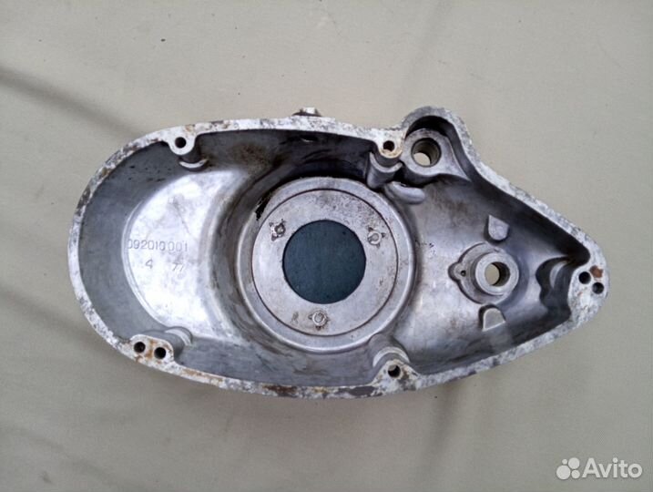 Левая крышка двигателя мотороллера Муравей