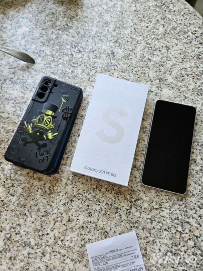 Samsung Galaxy S21FE белый