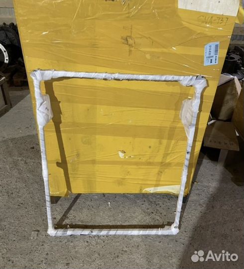 Рамка лобового стекла кабины komatsu PC 200-7