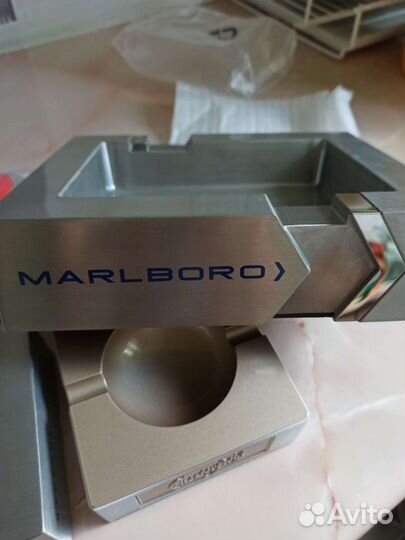 Пепельницы с брендовой символикой и пробки