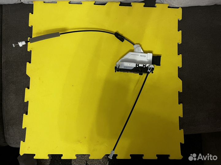 Замок на Peugeot 208