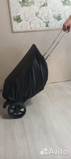 Детская прогулочная коляска