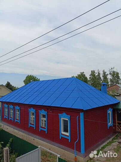 Покраска крыши дома