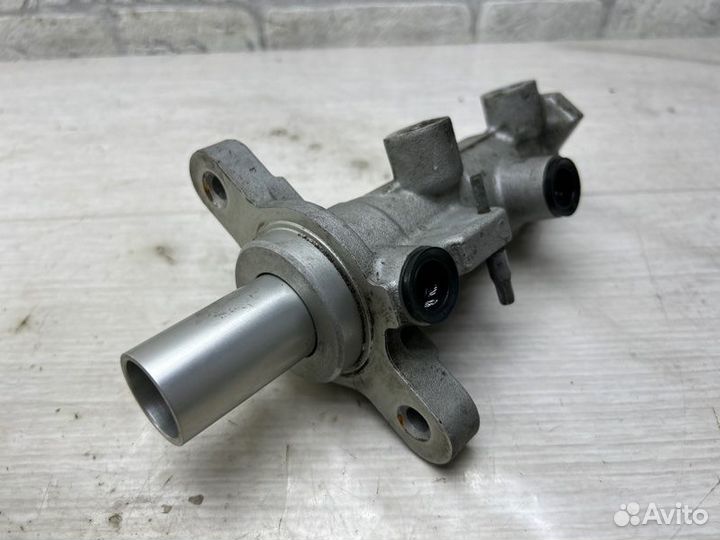 Главный тормозной цилиндр Ford Transit 8