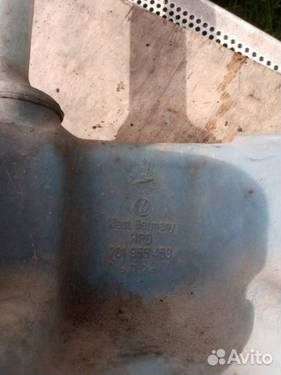 Бачок омывателя Volkswagen Transporter T4