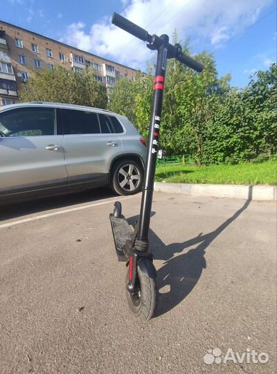 Электросамокат Tribe Karo