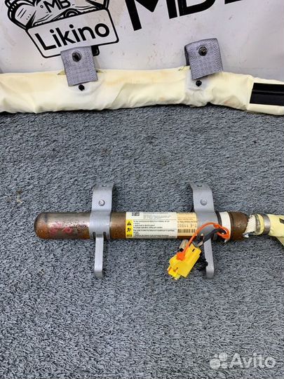 Шторка безопасности передняя правая Cadillac