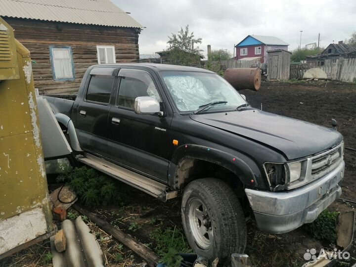 Toyota Hilux 2.7 AT, 2001, 200 000 км