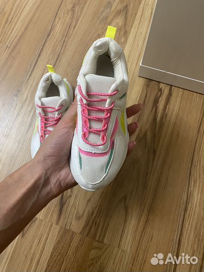 Кроссовки для девочки