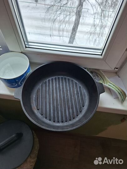 Чугунная сковорода с гнётом