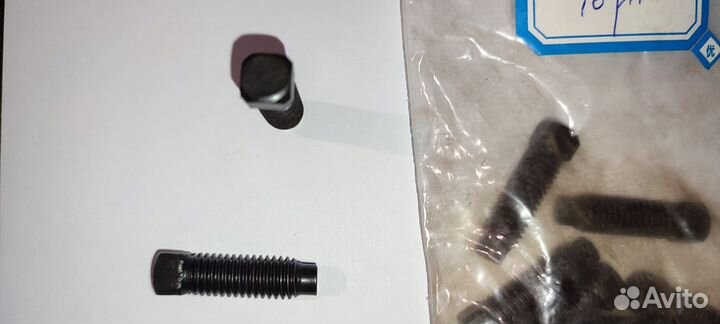 Ключ и болты резцедержки тв4