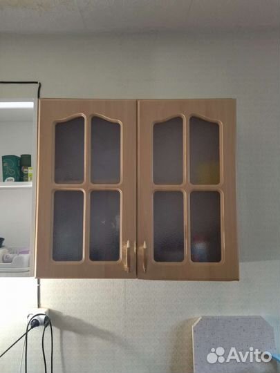 Кухонный шкаф со стеклянными дверками. Б/у