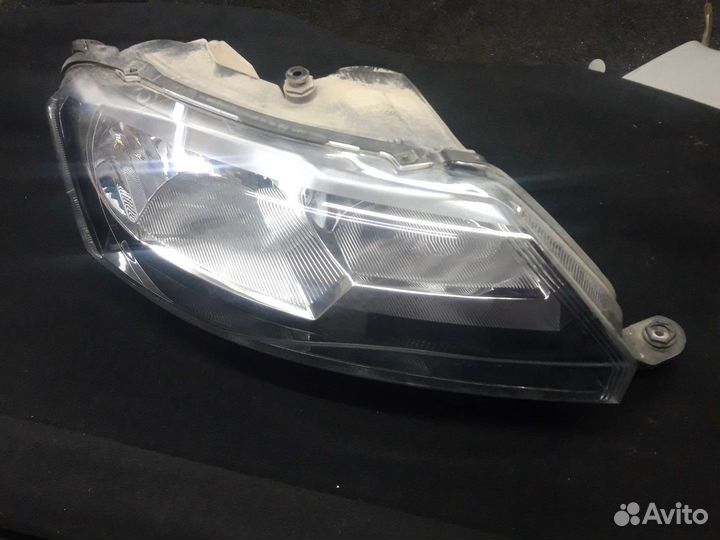 Фара правая skoda rapid оригинал