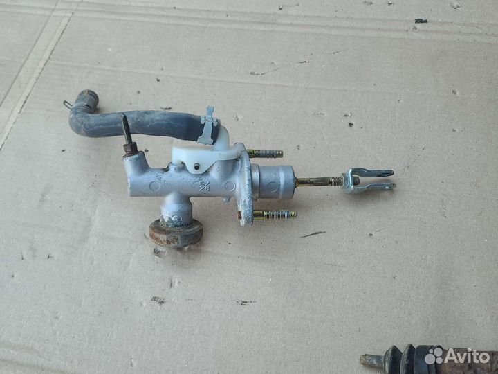 Главный цилиндр сцепления Nissan Primera P12