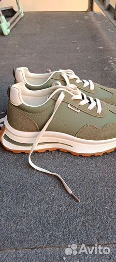 Кроссовки женские 38 размер новые