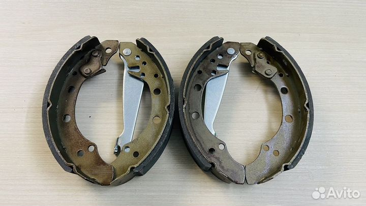 Задние колодки Volkswagen Polo Hella Pagid H8720