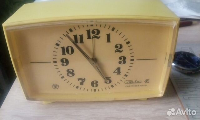 Часы будильник на батарейках СССР