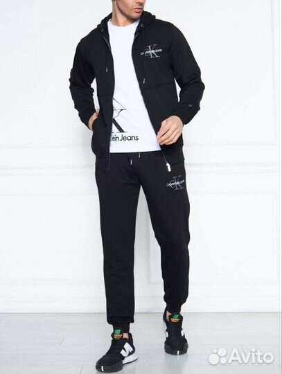 Спортивный костюм 