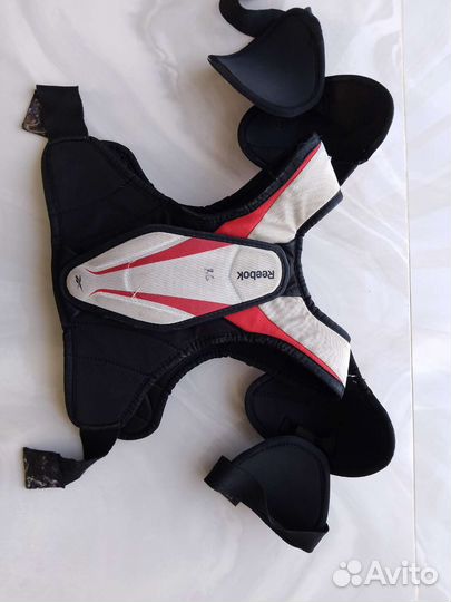 Нагрудник, трусы и налокотники хоккейные