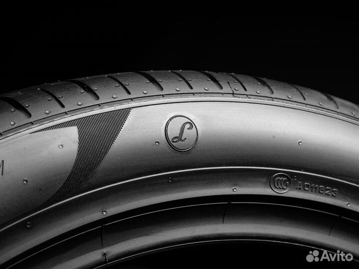 Pirelli P Zero PZ4 325/35 R22 и 285/40 R22 114Y