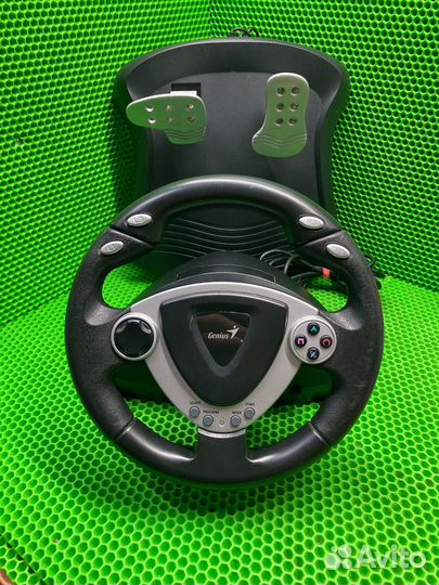 Игровой руль с педалями Genius TwinWheel