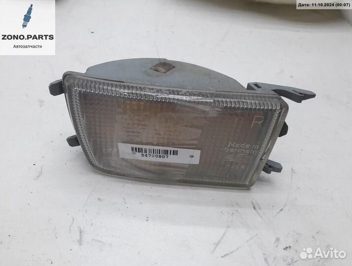 Поворотник (указатель поворота) правый 1h0953156d на Volkswagen Vento