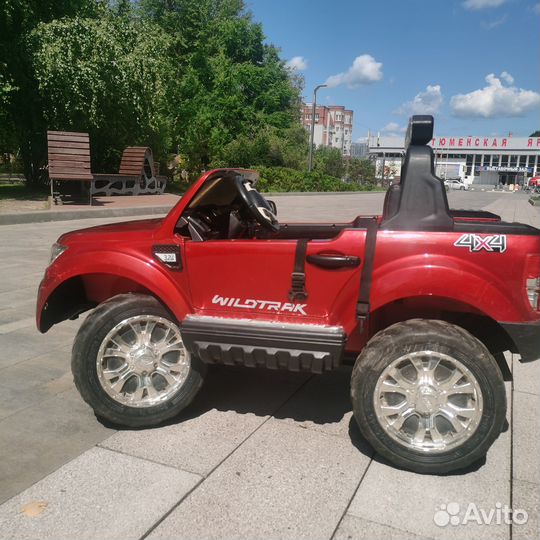 Детский электромобиль двухместный бу