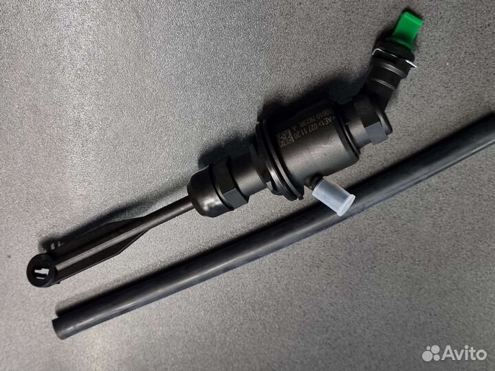 Цилиндр сцепления главный 30610-7623R