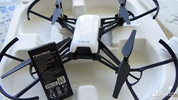 Квадрокоптер Tello TLW004 HD, Wi-Fi (камера 5 Мп)