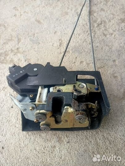 Замок двери задний правый Kia Rio 1