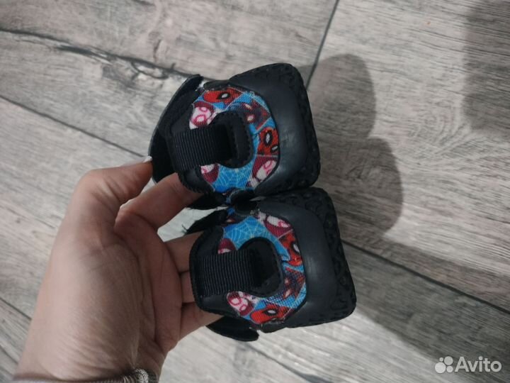 Кроссовки adidas