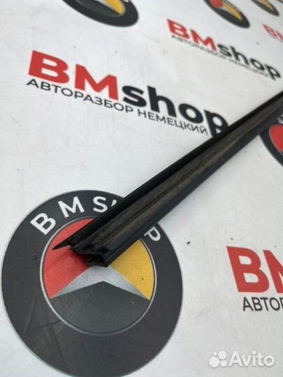 Молдинг на дверь (бархотка) задний правый Bmw 330D