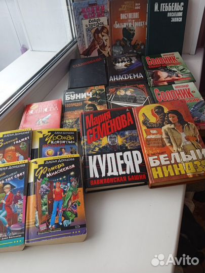 Много книг, на фото не все, торг