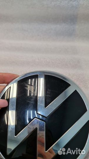 Эмблема в решетку радиатора Volkswagen Polo 6 NF