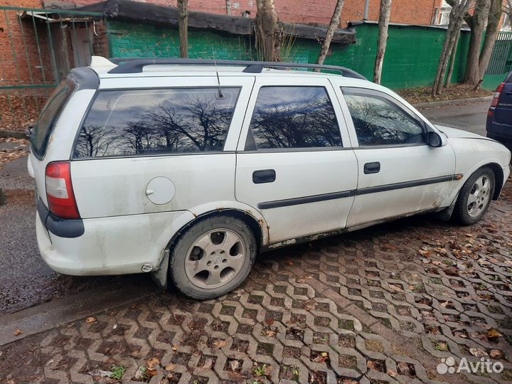 Opel Omega 2.0 МТ, 1994, 220 000 км